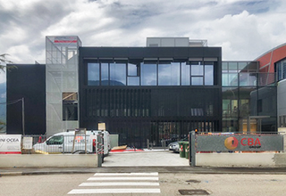 Sistema radiante a soffitto metallico doghe SAPP per gli uffici CBA Group di Rovereto