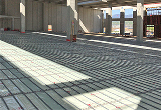 Sistema radiante a pavimento per climatizzare il nuovo stabilimento produttivo Vimar